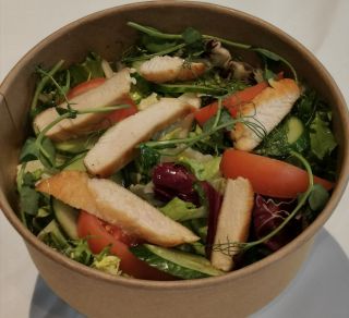 Sałatka z grillowanym kurczakiem 100g/150g